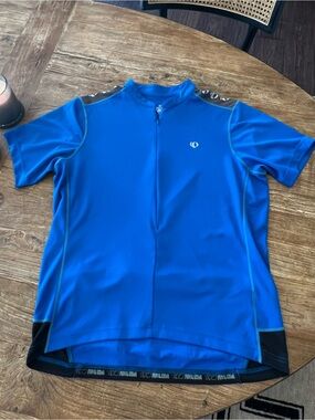 Men’s Pearl Izumi cycling shirt